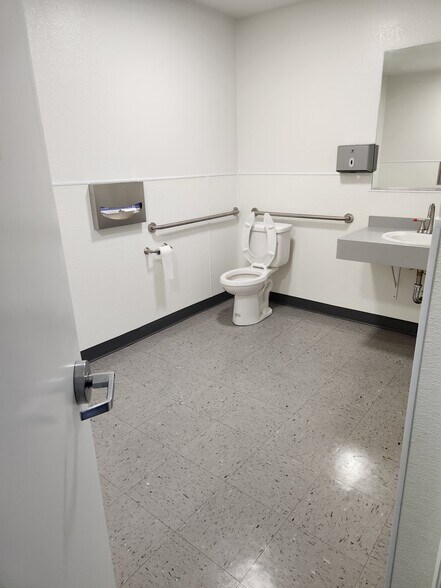 More Photos Of 1619 Cecil Ave, Delano Medical For Lease