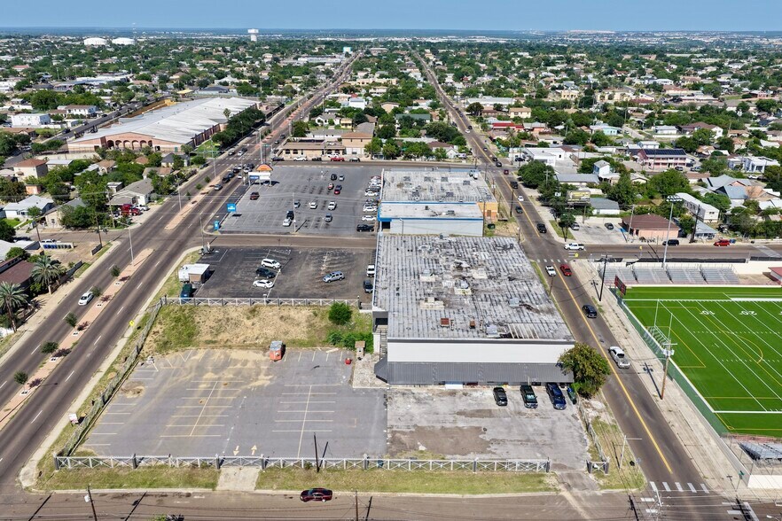 More Photos Of 201 E Clark Blvd, Laredo Storefront For Lease