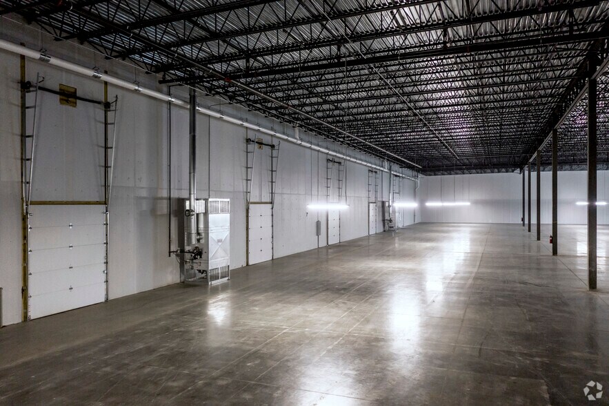 More Photos Of 8787 Snouffer School Rd, Gaithersburg Warehouse For Lease