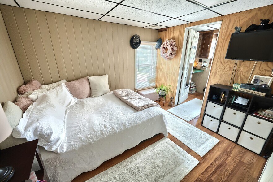 More Photos Of 21603 Middletown Rd, Freeland Freestanding For Sale