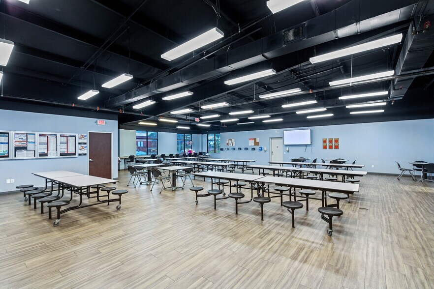 More Photos Of 9201 Winkler Dr, Houston Warehouse For Sale