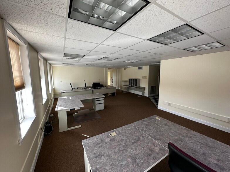 More Photos Of 25 Elm St, Southbridge Office For Sale