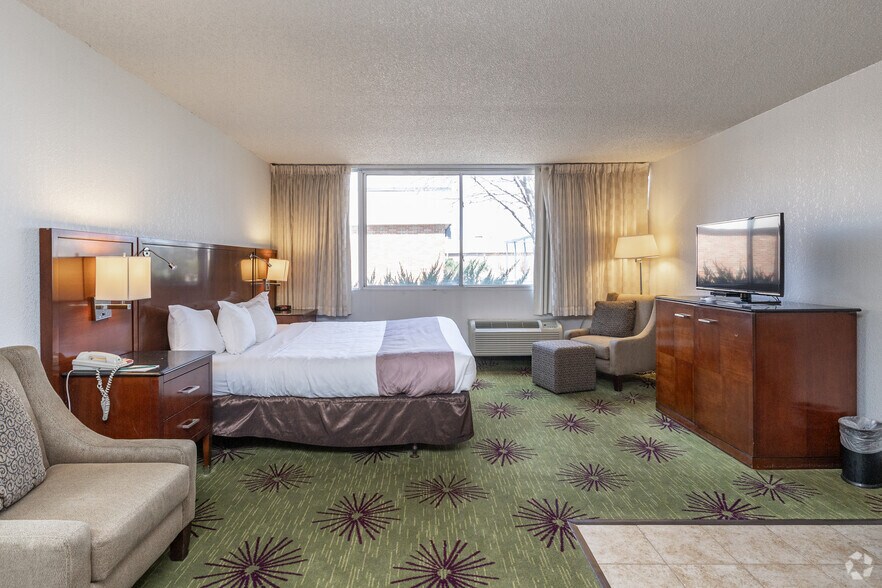 More Photos Of 2306 E Main St, Albert Lea Hospitality For Sale