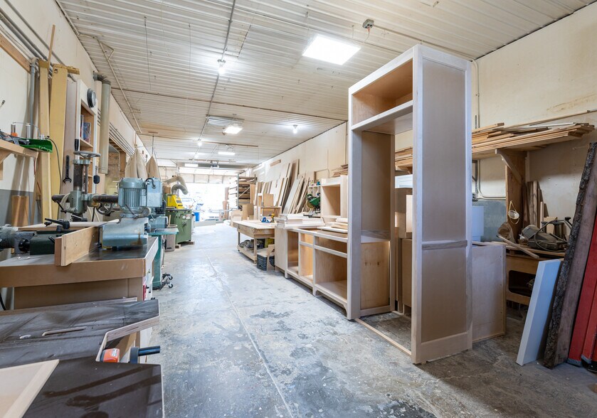 More Photos Of 86 Newburyport Tpke, Newbury Auto Dealership For Sale