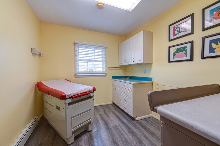 More Photos Of 3250 Sunrise Hwy, Islip Terrace Medical For Sale