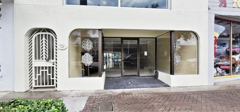 More Photos Of 726 Arthur Godfrey Rd, Miami Beach Restaurant For Lease