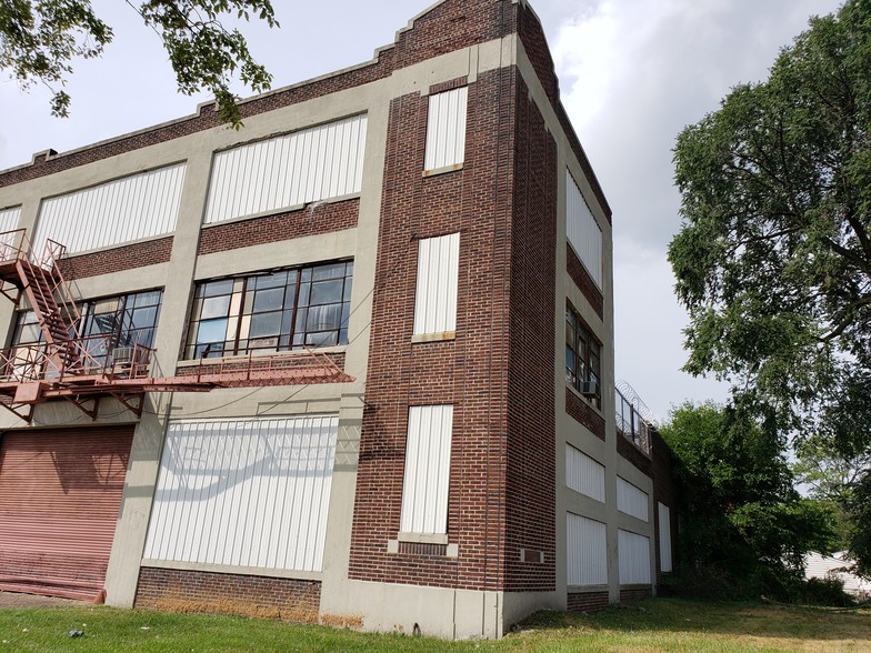 More Photos Of 14707 Dexter Ave, Detroit Warehouse For Sale