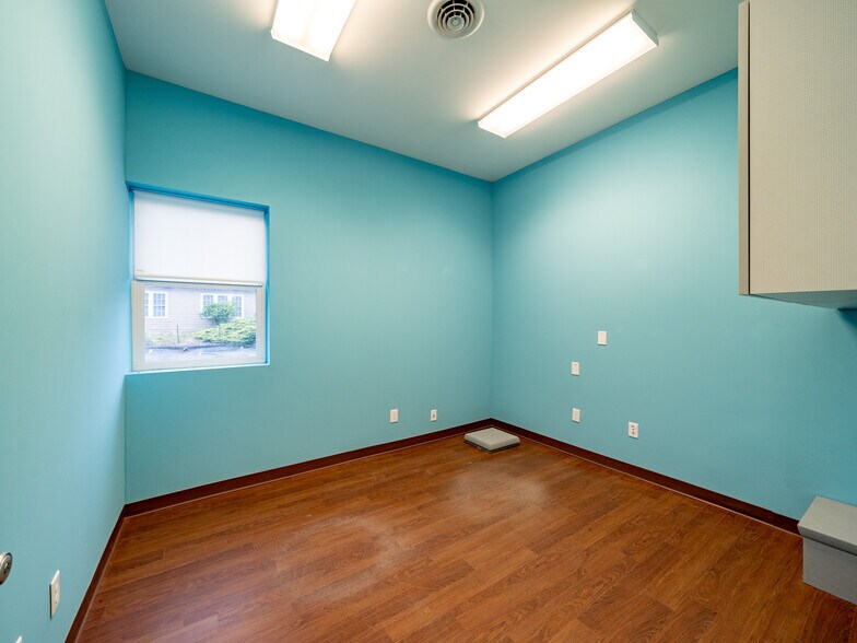 More Photos Of 35 Main St, Scottsville Office For Sale