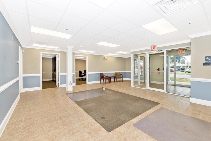More Photos Of 925 N East St, Frederick Bank For Lease