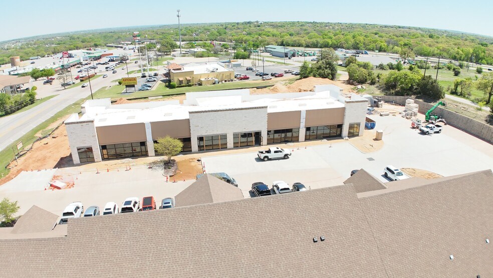 More Photos Of 1800 Santa Fe Dr, Weatherford Office For Lease