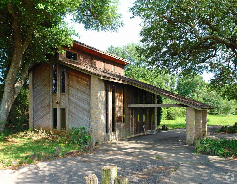 More Photos Of 5055 Us-90, Pace Office For Sale