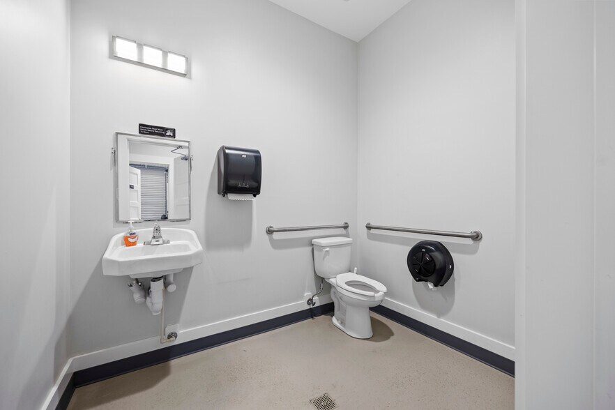 More Photos Of 691 A1A Beach Blvd, Saint Augustine General Retail For Sale