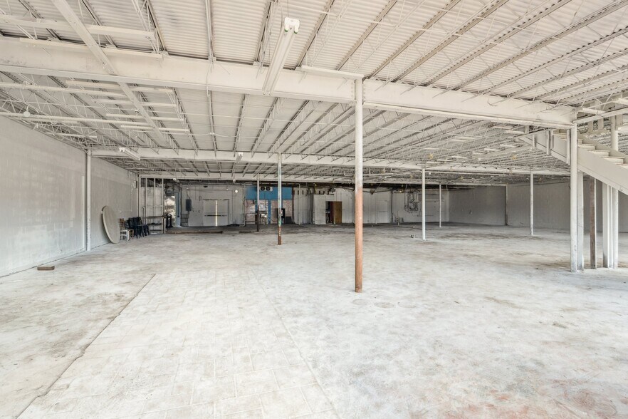 More Photos Of 8717 W Judge Perez Dr, Chalmette Office For Sale