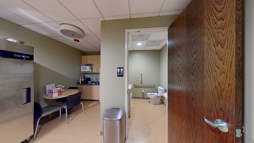 More Photos Of 101 Cosgrove Hill Ave, Chapel Hill Medical For Sale