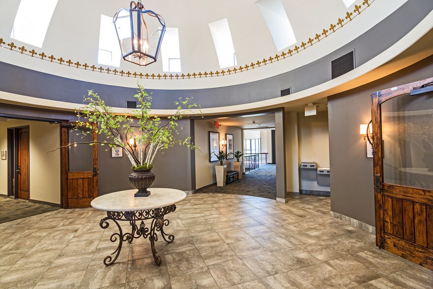 More Photos Of 8700 E Vista Bonita Dr, Scottsdale Medical For Lease