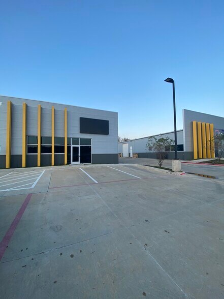 More Photos Of 3111 IH 30, Dallas Light Distribution For Lease