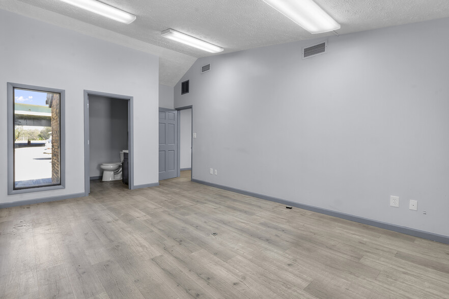 More Photos Of 1091 Kentucky Ave, Indianapolis Warehouse For Lease