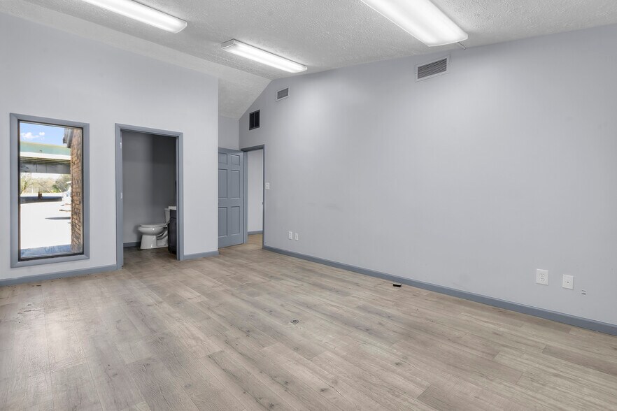 More Photos Of 1091 Kentucky Ave, Indianapolis Warehouse For Lease
