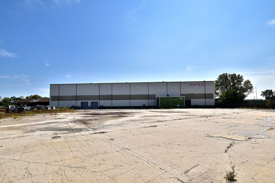 More Photos Of 420 Woodruff Rd, Joliet Warehouse For Lease