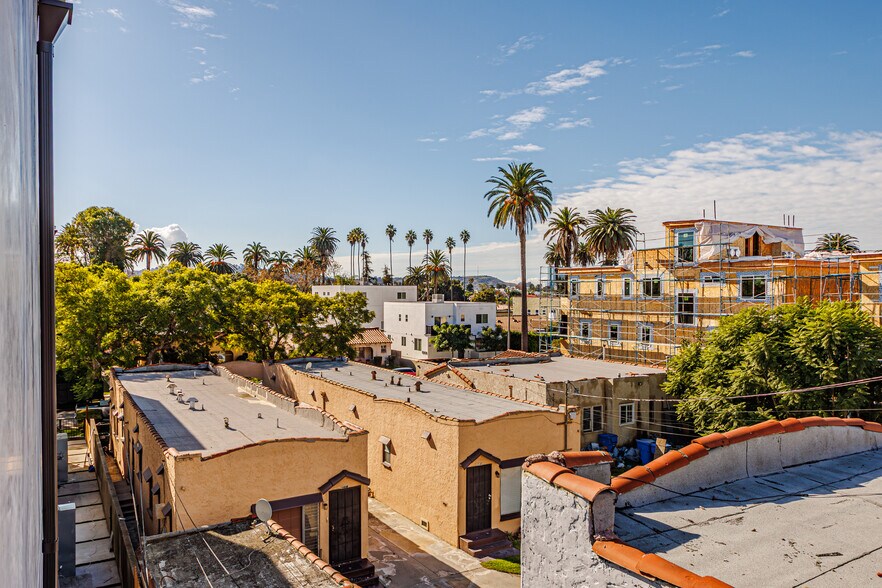 More Photos Of 5209 W 20th St, Los Angeles Multifamily For Sale