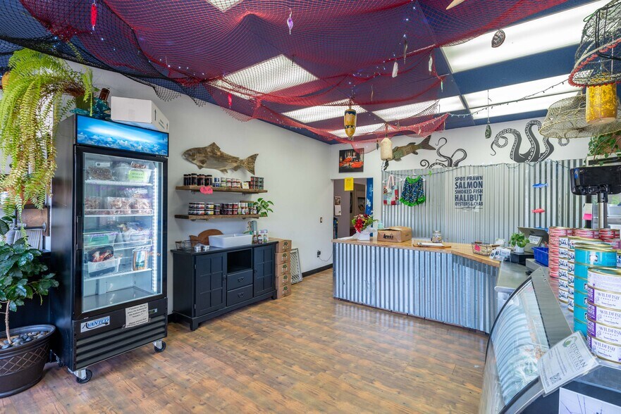 More Photos Of 7196/7198/7204 North Tongass Hwy, Ketchikan General Retail For Sale