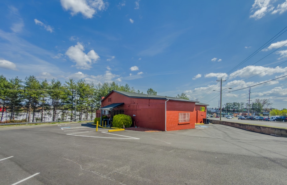 Primary Photo Of 3312 Cove Rd NW, Roanoke Storefront For Lease