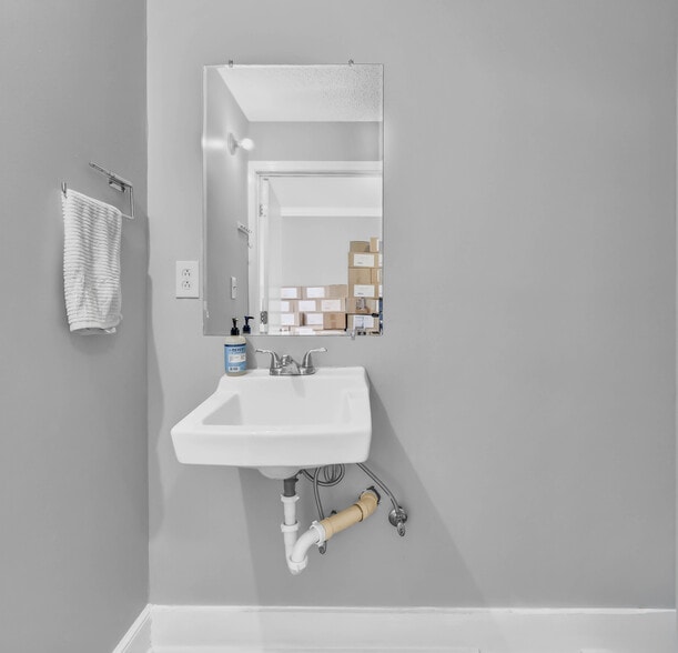 More Photos Of 1758 Memorial Dr, Clarksville Medical For Lease