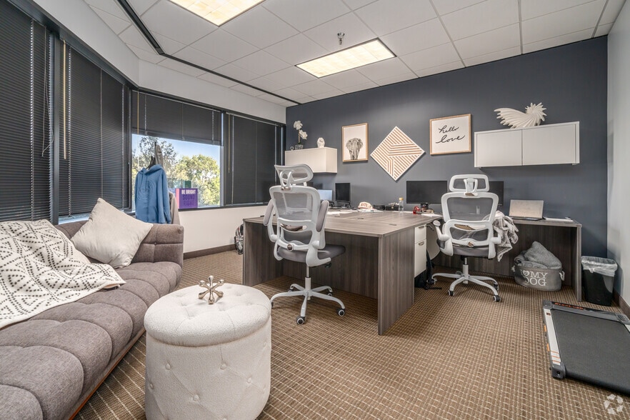 More Photos Of 2603 Augusta Dr, Houston Office For Lease