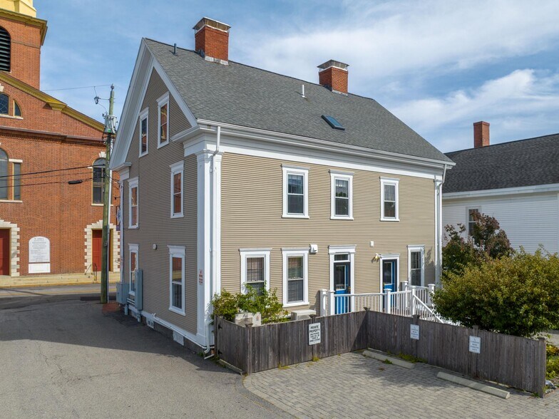 More Photos Of 110 Chapel St, Portsmouth Office For Lease