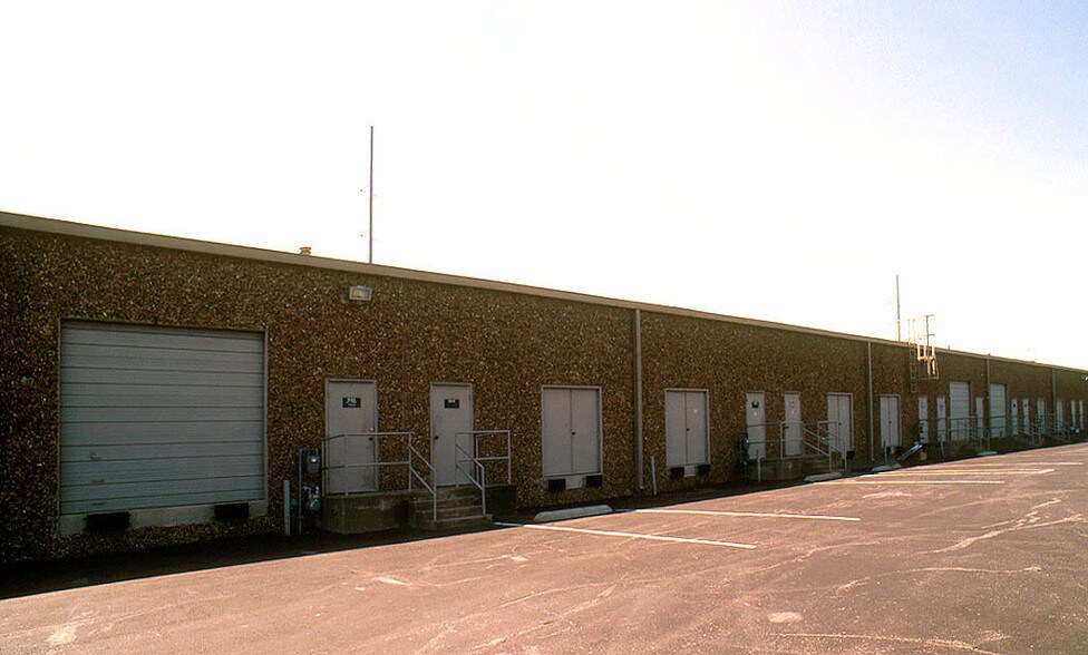 More Photos Of 820-876 N Glenville Dr, Richardson Research And Development For Lease