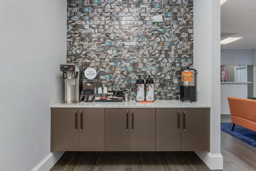 More Photos Of 2200 Broadway, Fort Myers Office For Lease