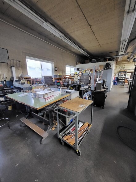 More Photos Of 15321 W Eleven Mile Rd, Oak Park Manufacturing For Sale