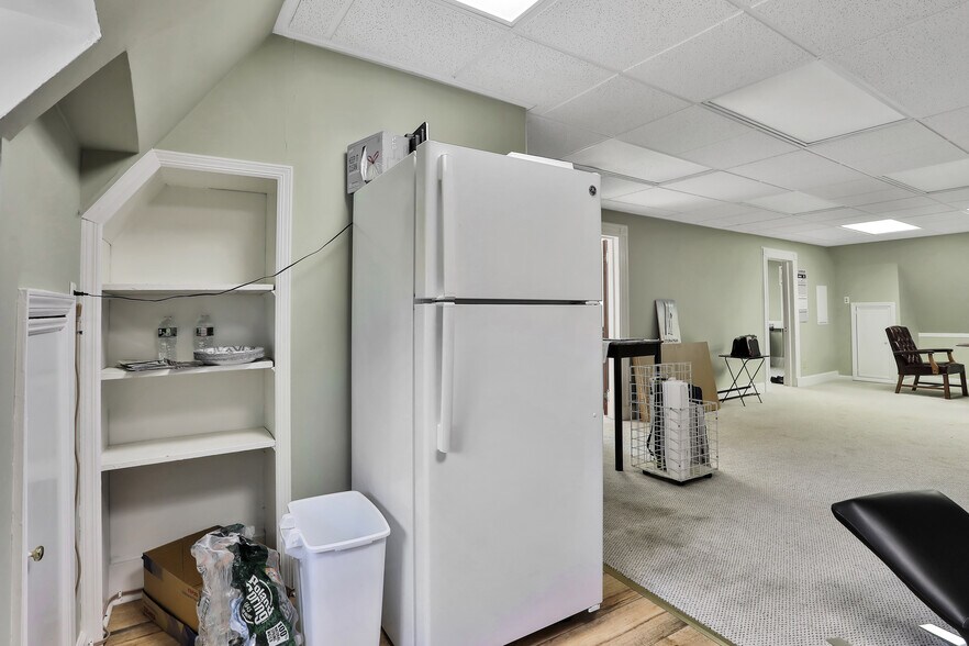 More Photos Of 227 Hamburg Tpke, Pompton Lakes Medical For Lease