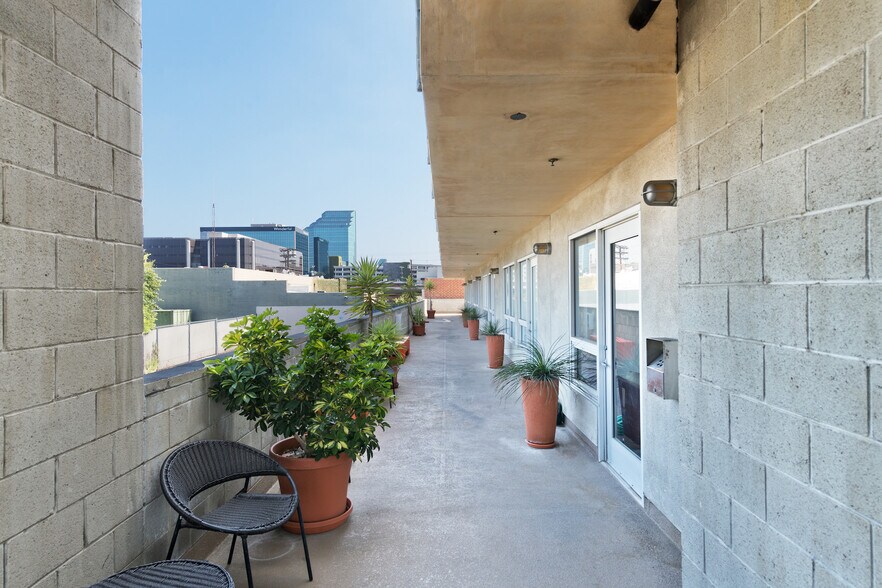 More Photos Of 2256 Barry Ave, Los Angeles Office For Lease