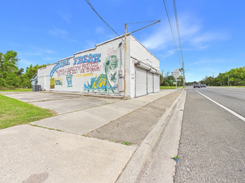 Primary Photo Of 705 S Byron Butler Pkwy, Perry Freestanding For Sale