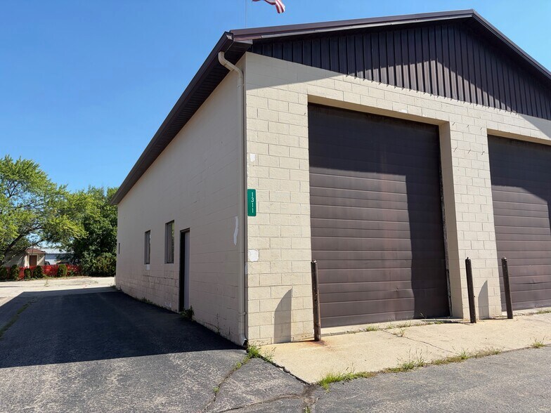 More Photos Of 1315 S Mission Rd, Mount Pleasant Service For Lease