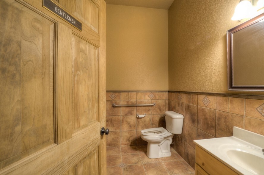More Photos Of 710 Tenaya St, Hermosa General Retail For Sale