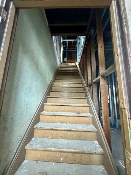 More Photos Of 120 Walnut St, Washington General Retail For Sale