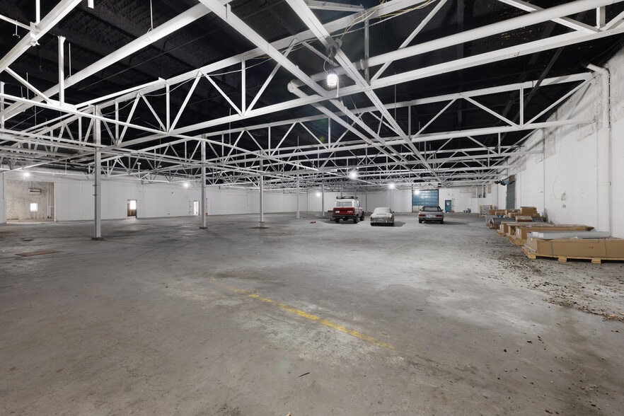 More Photos Of 398-400 Riverside Ave, Medford Light Manufacturing For Lease