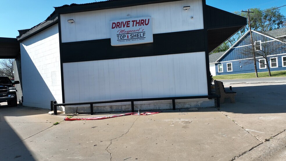 Primary Photo Of 318 FM 66, Maypearl Bar For Sale
