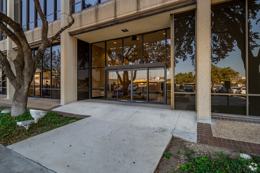 More Photos Of 909 NE Loop 410, San Antonio Office For Lease