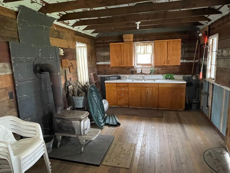 More Photos Of 14152 Highway K64, Whiting Specialty For Sale