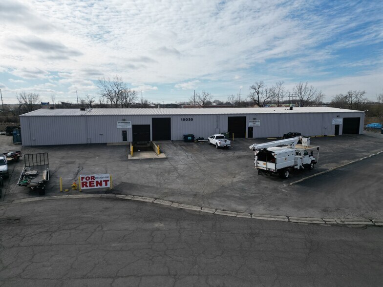 More Photos Of 10030 Express Dr, Highland Warehouse For Lease