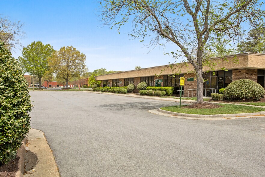 More Photos Of 739 Thimble Shoals Blvd, Newport News Office For Lease