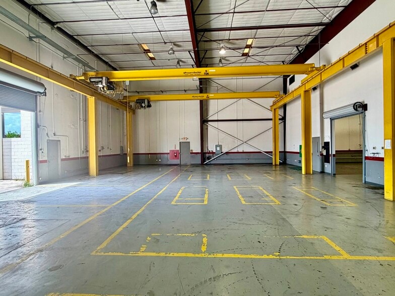 More Photos Of 18155 Chisholm Trl, Houston Warehouse For Lease