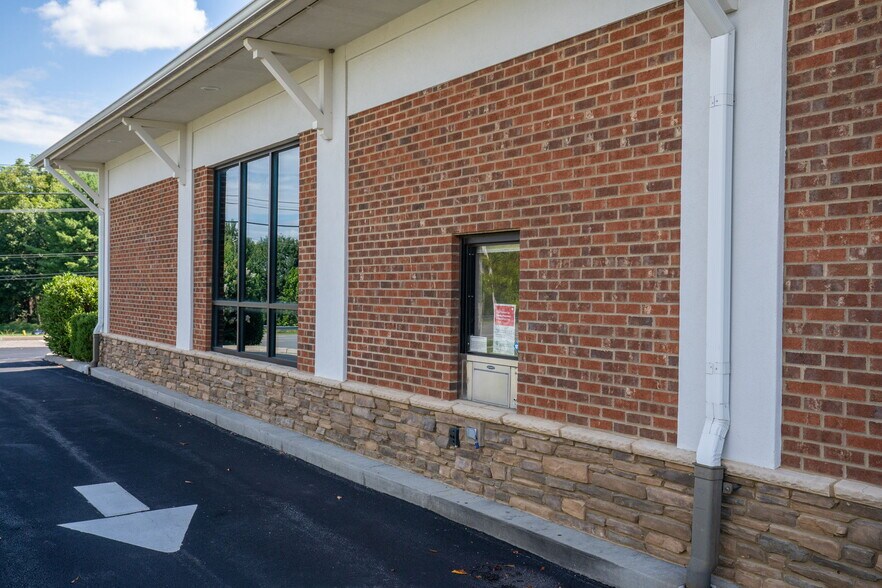 More Photos Of 16 Gosnell, Staunton Medical For Sale