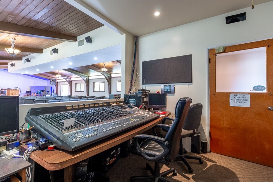 More Photos Of 10335 La Tuna Canyon Rd, Sun Valley Schools For Sale