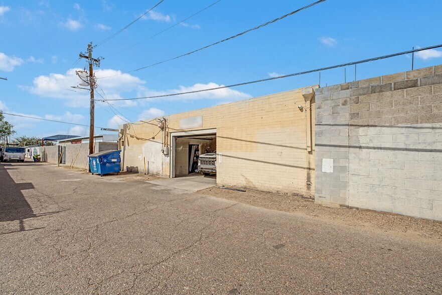 More Photos Of 6819 N 55th Dr, Glendale Warehouse For Lease
