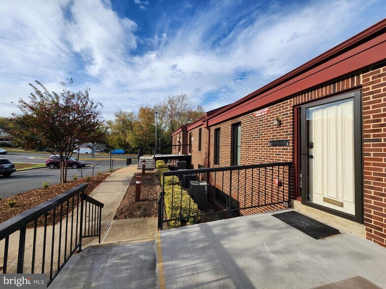 More Photos Of 2555-2575 Chain Bridge Rd, Vienna Medical For Sale