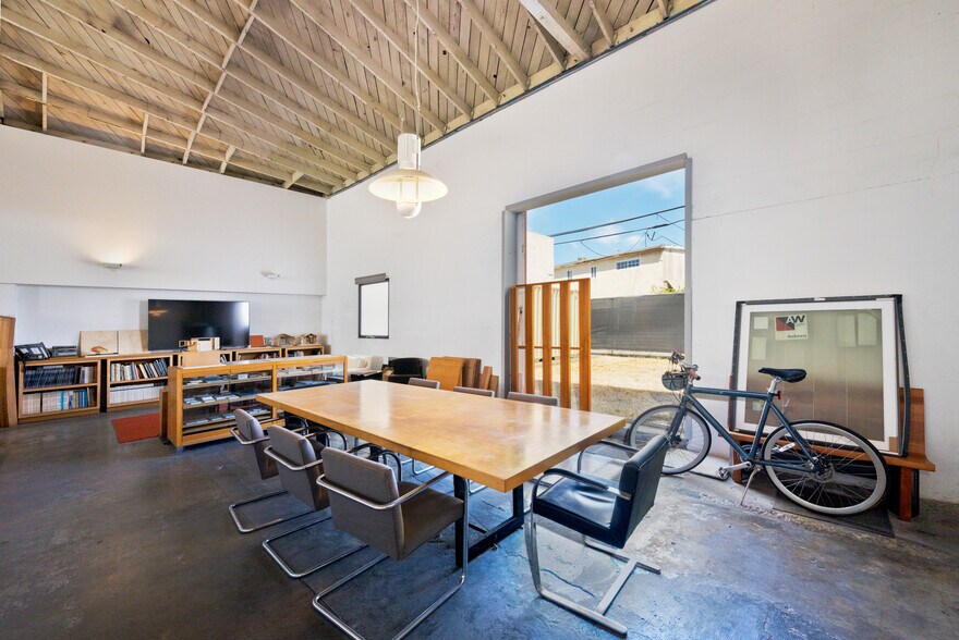 More Photos Of 11609 W Pico Blvd, Los Angeles Office For Lease